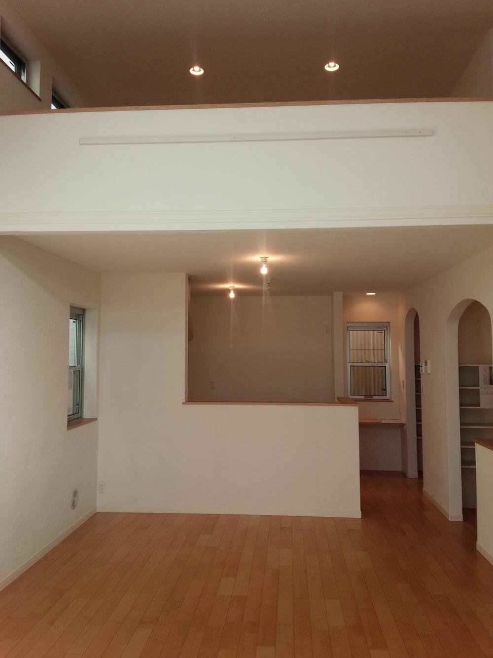 Living. Gradient ceiling with a second floor living room of height by using the slope of the roof. You can relax comfortably in the living room with an open feeling of using space to the fullest!