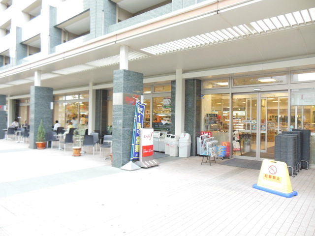 Supermarket. Derito to (super) 1360m