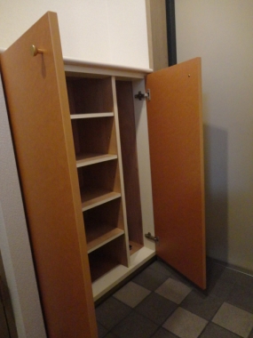 Entrance. Shoe box