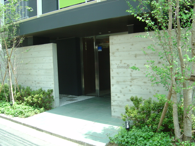 Building appearance. Entrance feeling of luxury there is a green