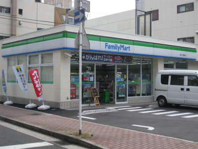 Convenience store. FamilyMart Shinmarukohigashi chome store up (convenience store) 412m