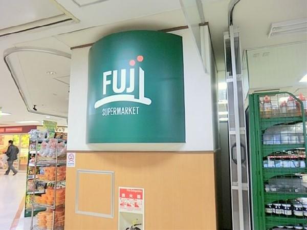 Supermarket. FUJI Super 800m until Takeshi
