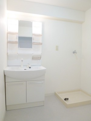 Washroom. Washstand new goods shower Dresser!