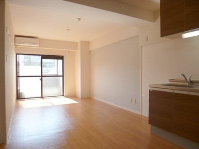 Living and room. Also is a good day, which was changed to 2LDK from 3DK.