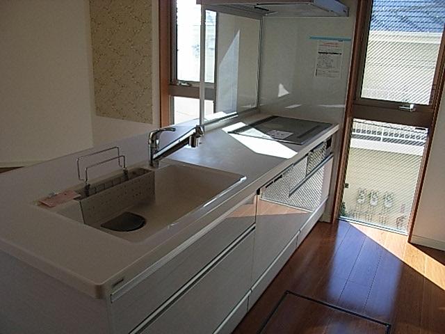 Kitchen. High-grade specifications dishwashing with IH system kitchen