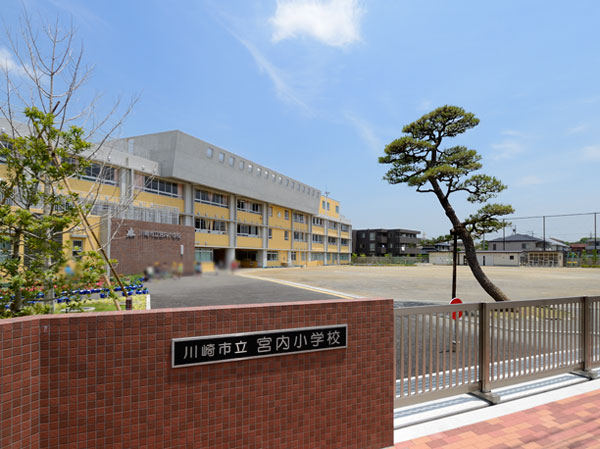 Surrounding environment. Municipal Miyauchi Elementary School (3-minute walk / About 210m)
