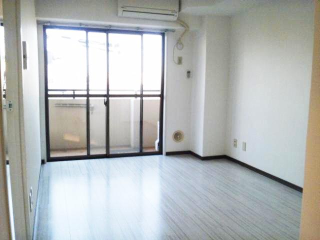 Living and room. Other Room No. reference photograph