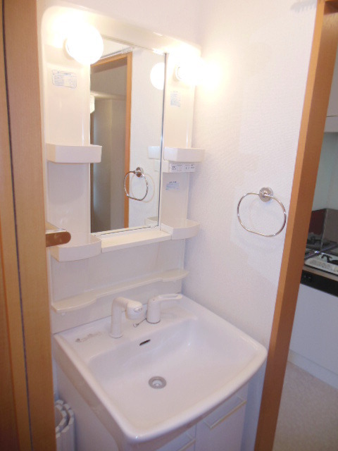 Washroom. Washroom to arrange a personal appearance