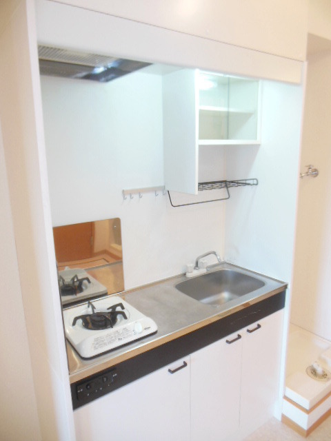 Kitchen. Dishes get on system Kitchen