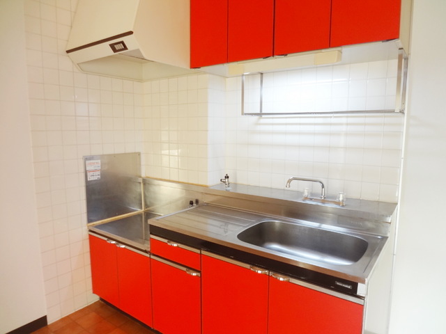 Kitchen. This dish is easy wide kitchen