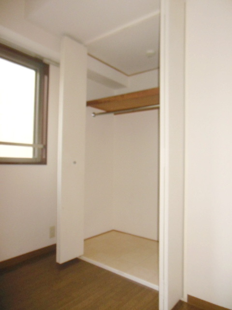 Receipt. Closet with depth