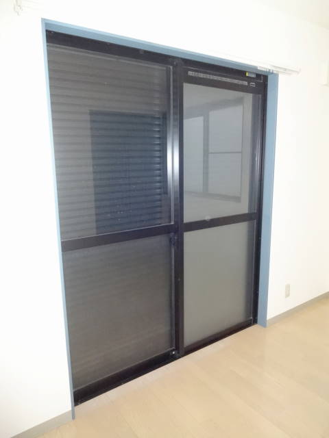 Security. With one-touch shutter also become crime prevention ☆