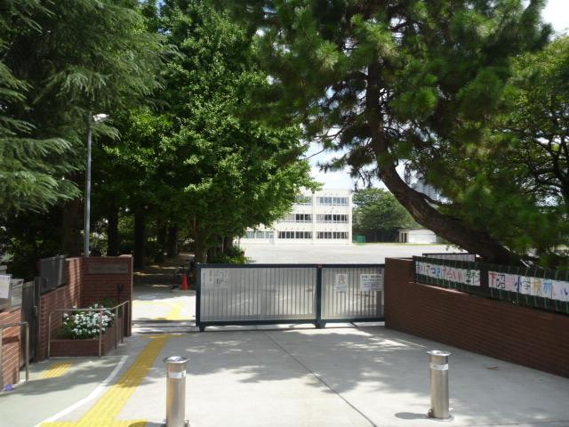 Primary school. 427m to the Kawasaki Municipal Shimonumabe Elementary School