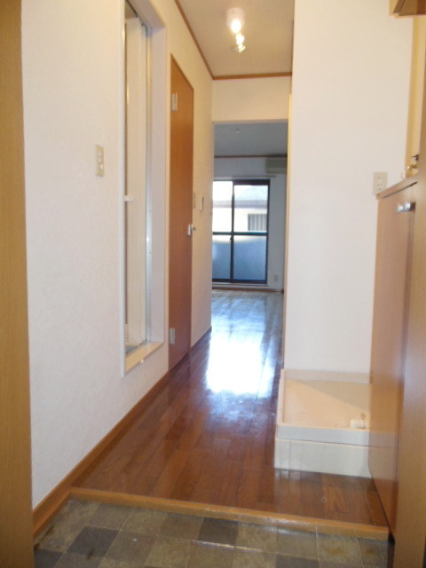 Entrance. Entrance (separate room photo)