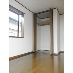 Living and room. Because the corner room, The window is located on the two sides.