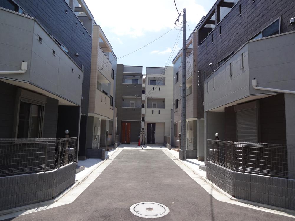 Local photos, including front road. Local (August 2013) Shooting