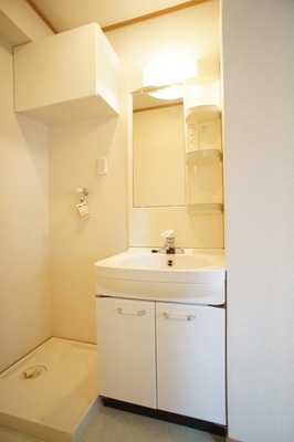 Washroom. Convenient independent with wash basin in the morning of preparation