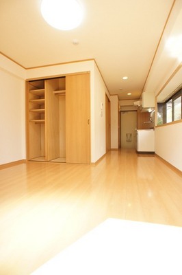 Living and room. 1 Kaikaku is room.