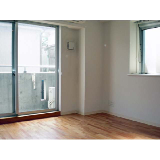 Living and room. Photos will be in the room of the same type