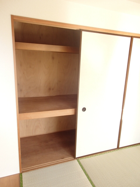 Receipt. Lot 1 between the storage