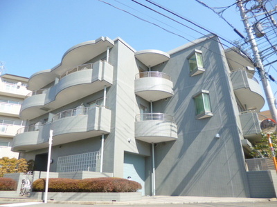 Building appearance. Heavy RC apartment went a little from the street