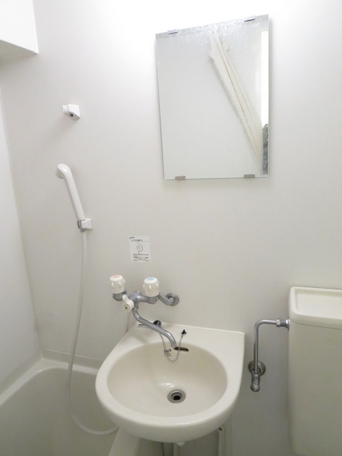 Washroom. Wash basin
