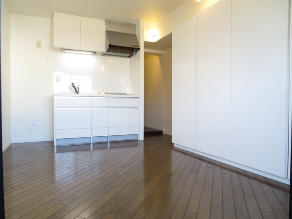 Other room space. Western-style spacious Available in 8 pledge