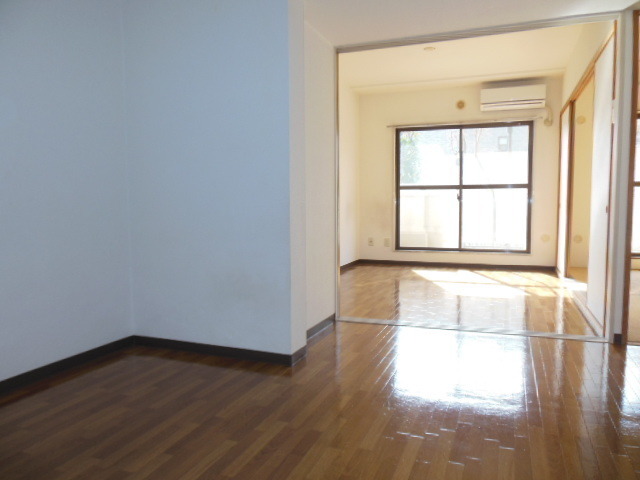 Other room space. Bright even 1F!