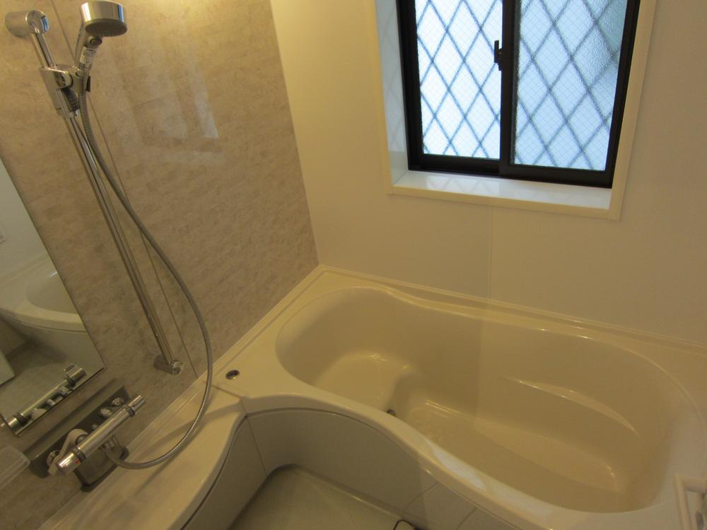 Bathroom. Indoor (12 May 2013) Shooting