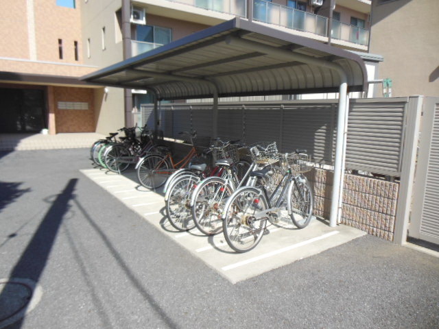 Other common areas. ◇ Bicycle-parking space ◇