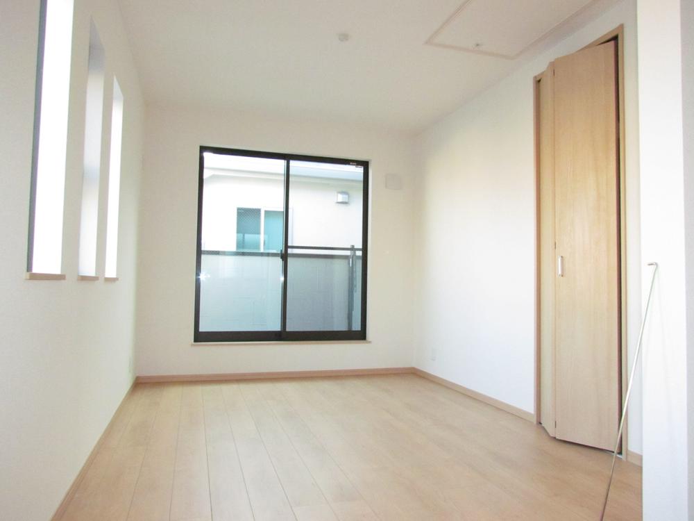 Other introspection. Western-style is also many bright window