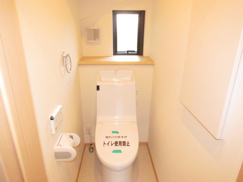 Power generation ・ Hot water equipment. Warm water washing toilet seat Paper storage Towel rack Cigarette device Also with counter