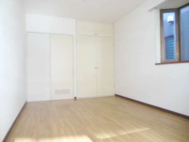 Other room space. Top-floor room angle