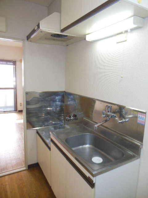 Kitchen. Dishes get on kitchen space