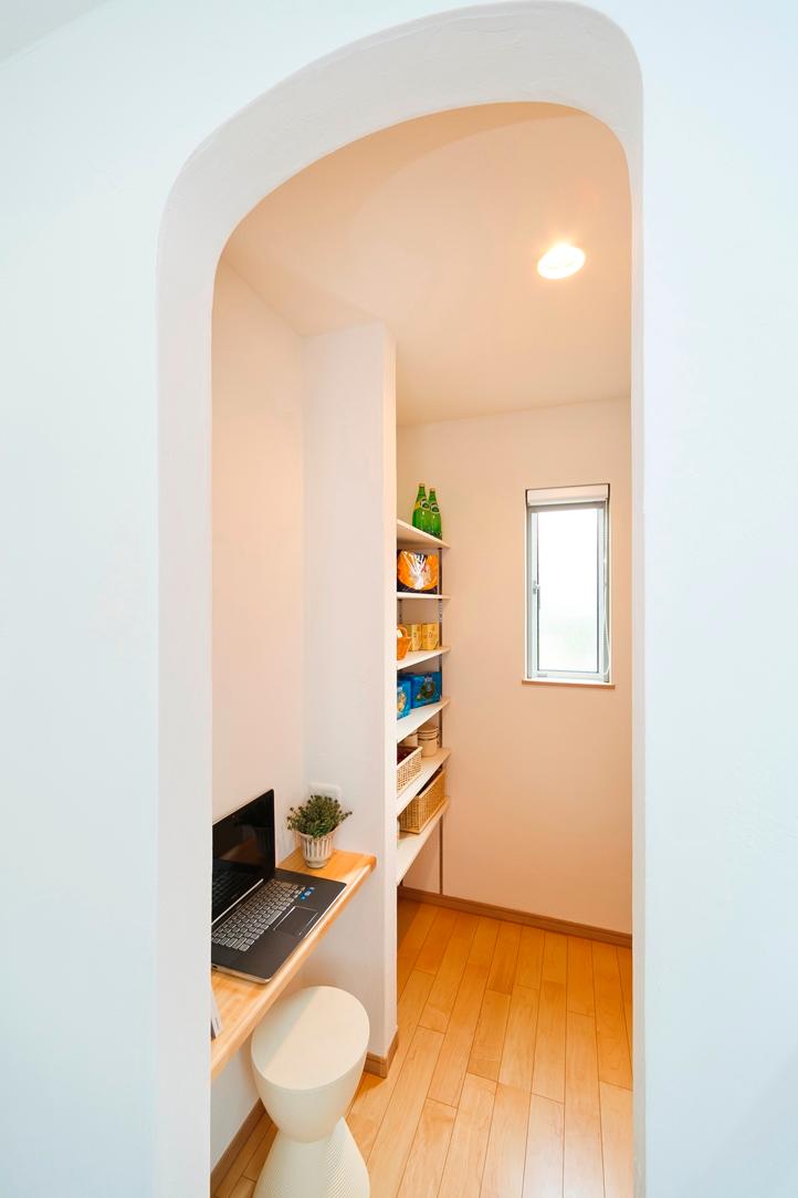 Same specifications photos (living). We finish such as a friendly Earl down the wall from the ceiling. The curve of the gentle texture of the paint wall unique, Accentuate the personality of the house.