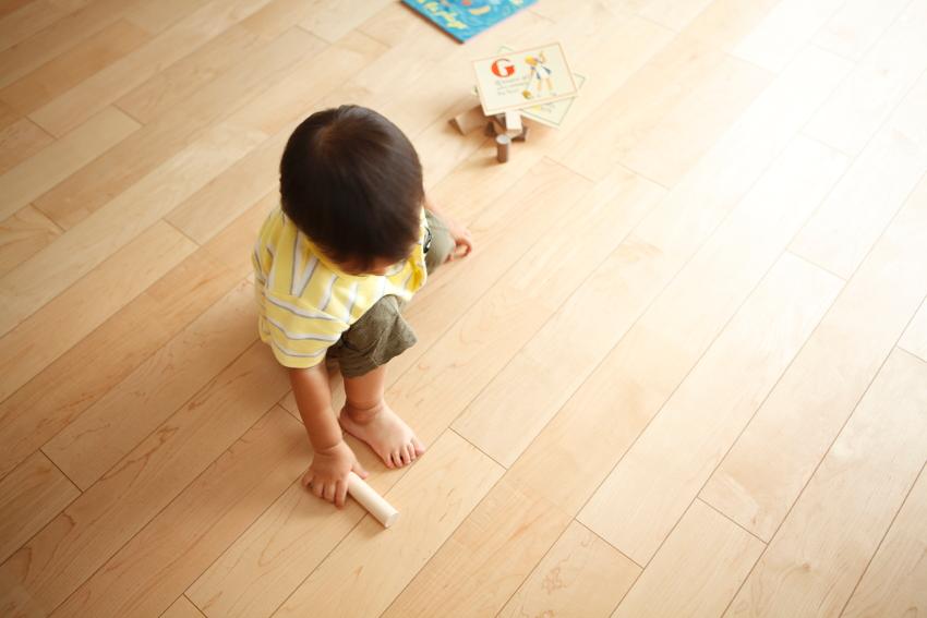 Construction ・ Construction method ・ specification. The floor on which occupy a large area in the indoor space. Comfortably in bare feet, Natural wood flooring of the friendly atmosphere, It brings peace of natural materials unique, It gives a sense of security to people who live.