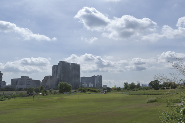Tama River green space (about 980m ・ Walk 13 minutes)