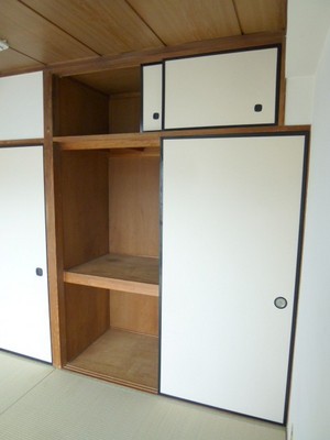 Receipt. Closet with upper closet