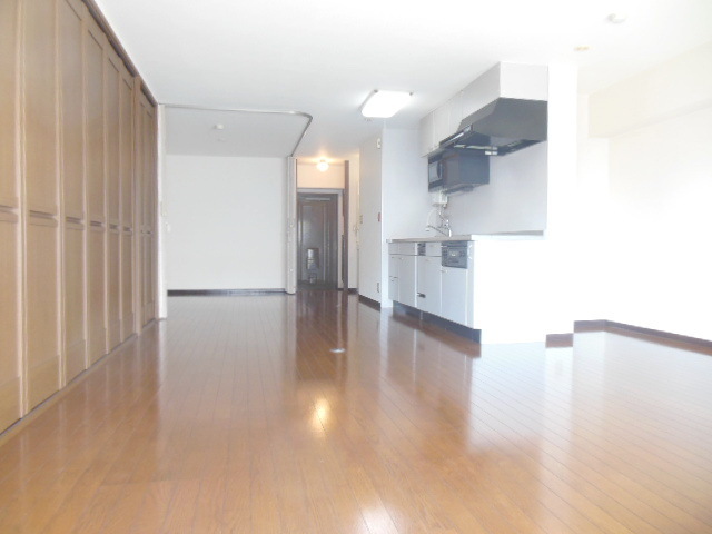 Living and room. Spacious available space at 20 Pledge