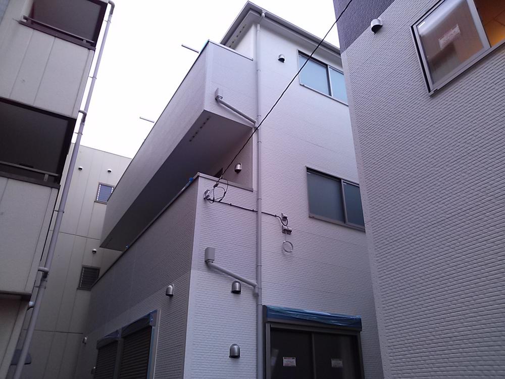 Local appearance photo. Local (12 May 2013) Shooting