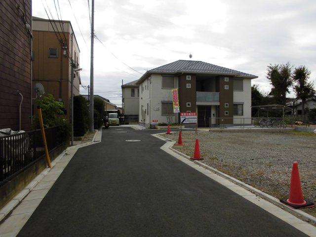 Local photos, including front road. Local (11 May 2013) Shooting