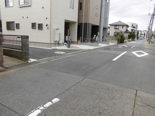 Local photos, including front road. Local (11 May 2013) Shooting