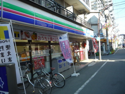 Convenience store. Three F until the (convenience store) 259m