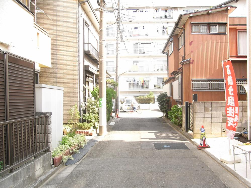 Local photos, including front road. Local (11 May 2013) Shooting