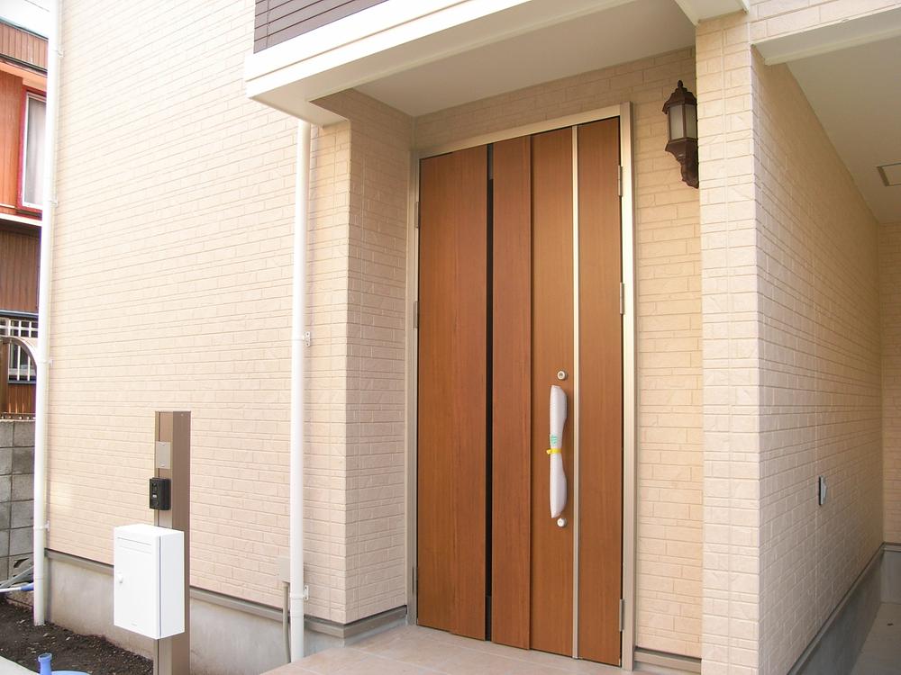 Entrance. Local (11 May 2013) Shooting