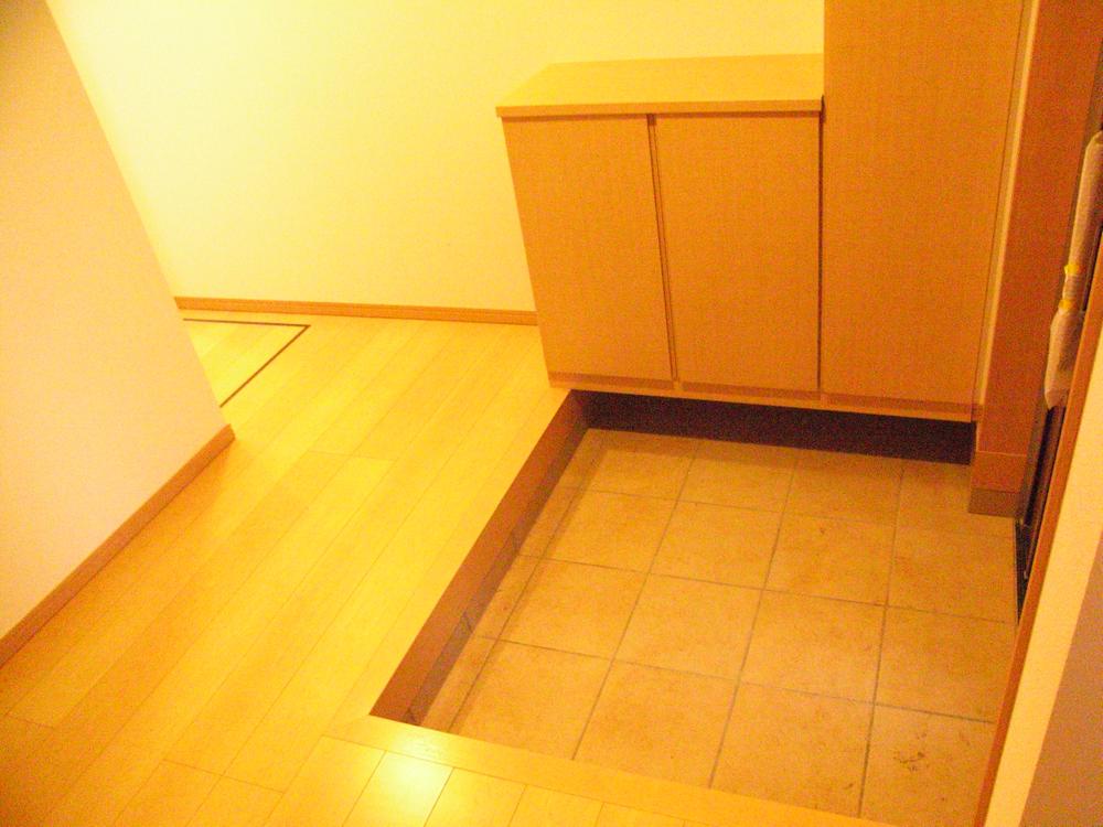 Entrance. Local (11 May 2013) Shooting