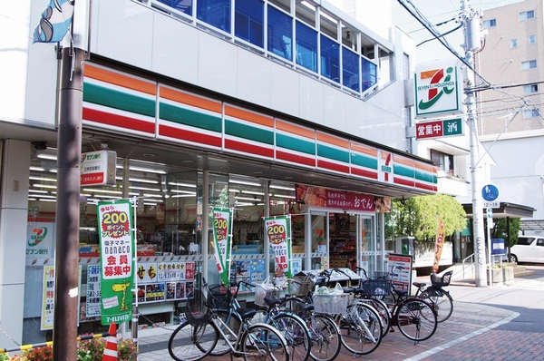  [Seven-Eleven] Station Court / About 170m ・ 3-minute walk, Residence / About 210m ・ 3-minute walk