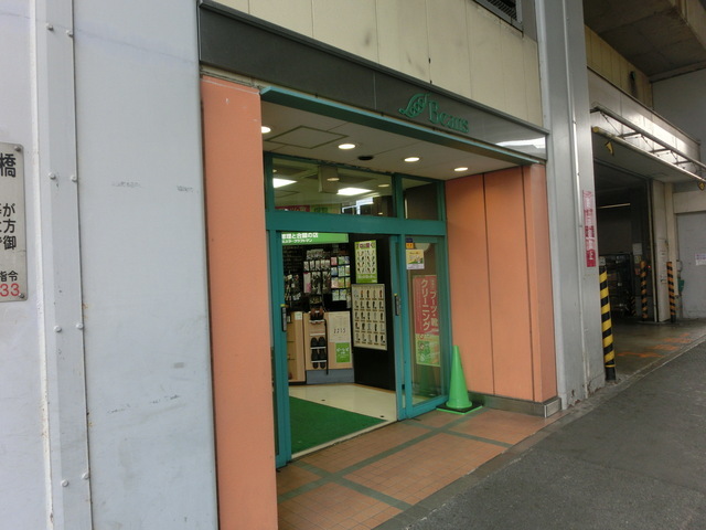 Supermarket. 20m to the station Naka Super (Super)