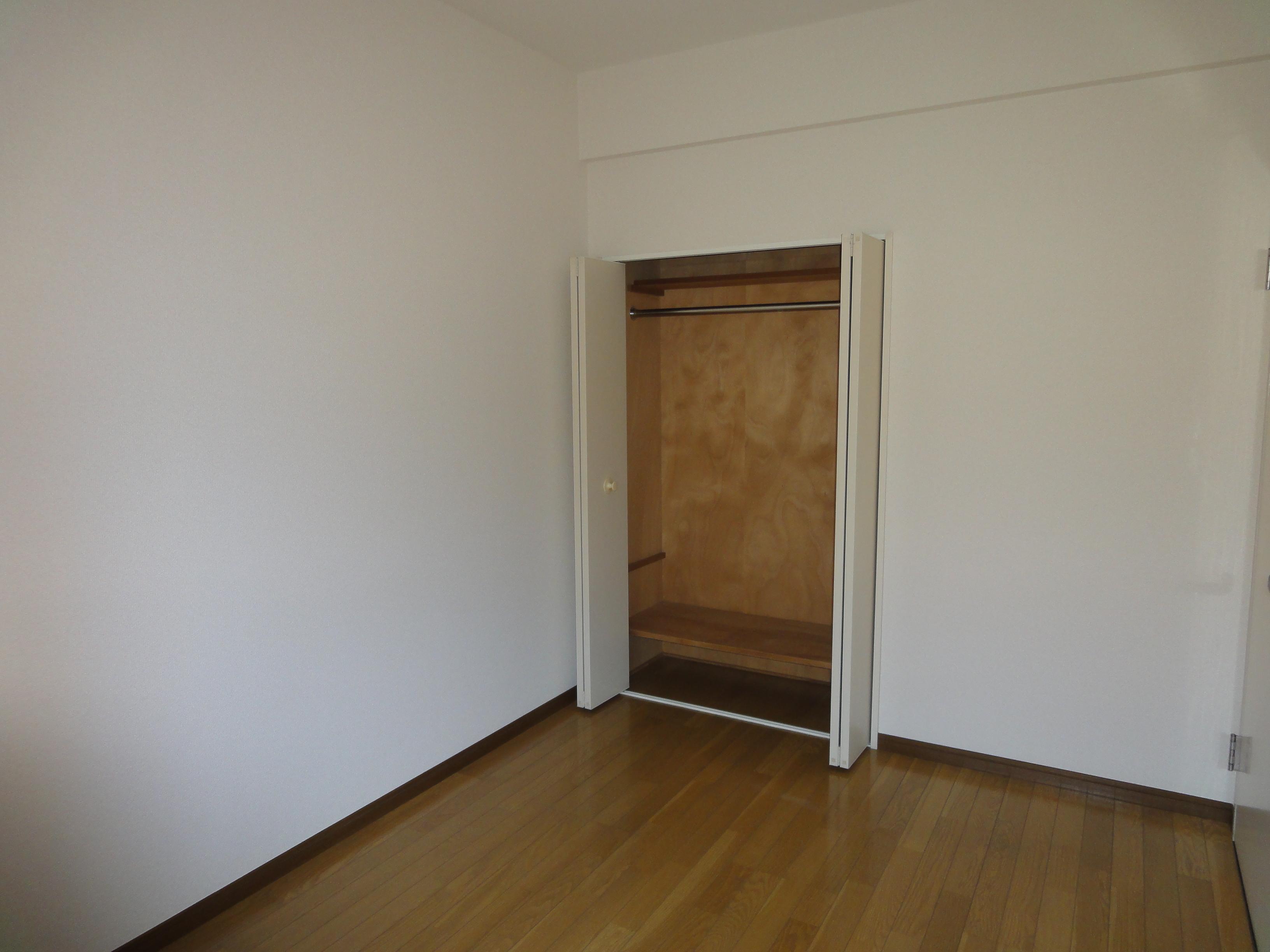 Other room space. Western-style 5.5 Pledge