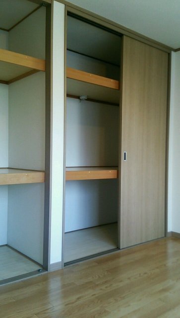 Receipt. A height-to-ceiling storage